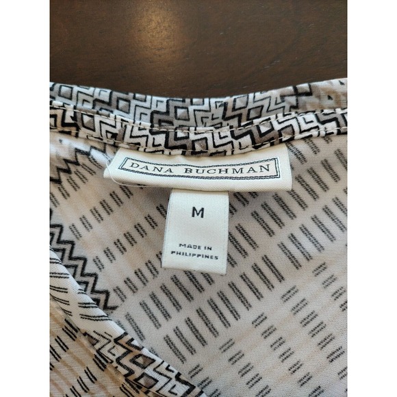 PRETTY DANA BUCHMAN WOMEN'S MEDIUM BLOUSE. BRN/BLK/WHT GEOMETRICAL PATTERN-SILKY - Picture 2 of 5